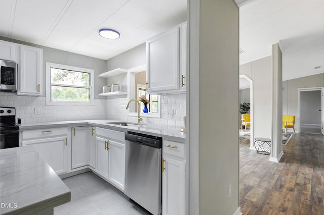 5444 Gilcrest Sands Drive, Hope Mills, NC 28348