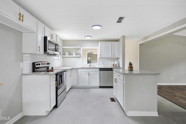 5444 Gilcrest Sands Drive, Hope Mills, NC 28348