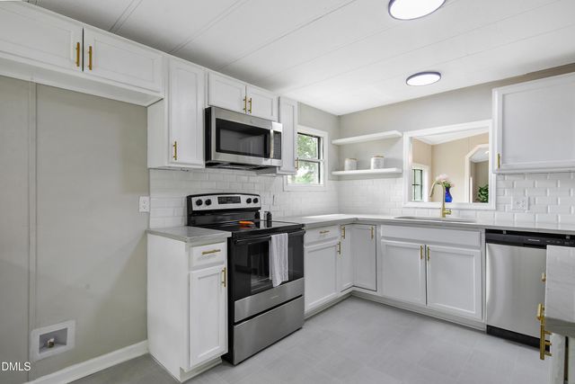 5444 Gilcrest Sands Drive, Hope Mills, NC 28348