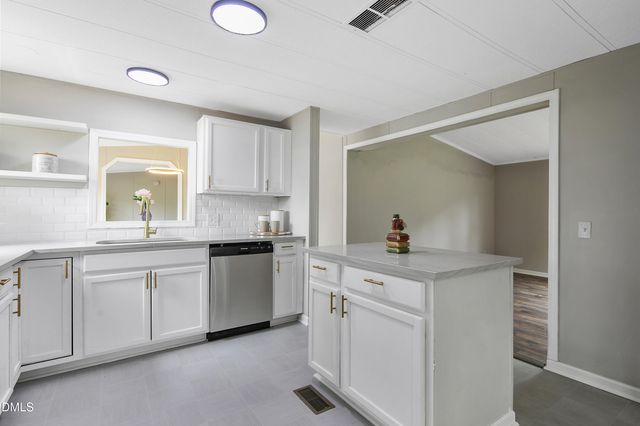 5444 Gilcrest Sands Drive, Hope Mills, NC 28348