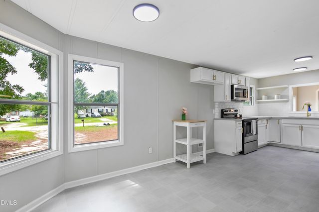 5444 Gilcrest Sands Drive, Hope Mills, NC 28348