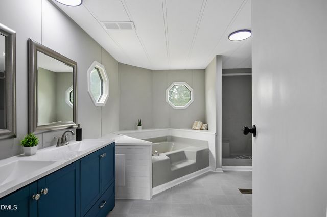 5444 Gilcrest Sands Drive, Hope Mills, NC 28348