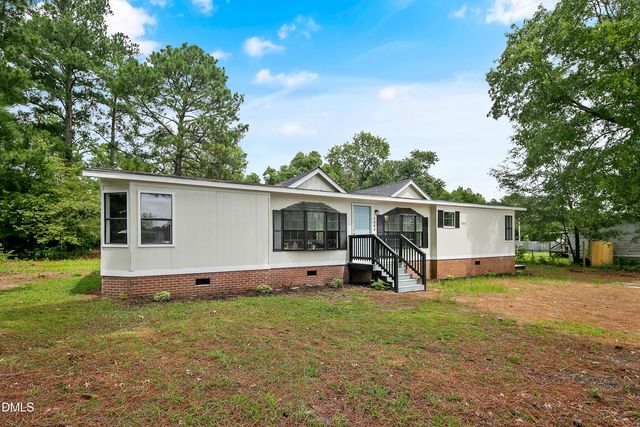 5444 Gilcrest Sands Drive, Hope Mills, NC 28348