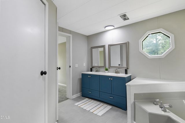 5444 Gilcrest Sands Drive, Hope Mills, NC 28348