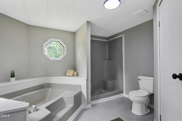 5444 Gilcrest Sands Drive, Hope Mills, NC 28348