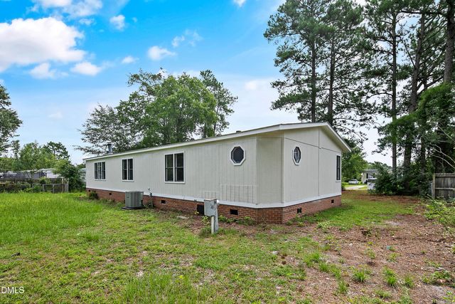 5444 Gilcrest Sands Drive, Hope Mills, NC 28348