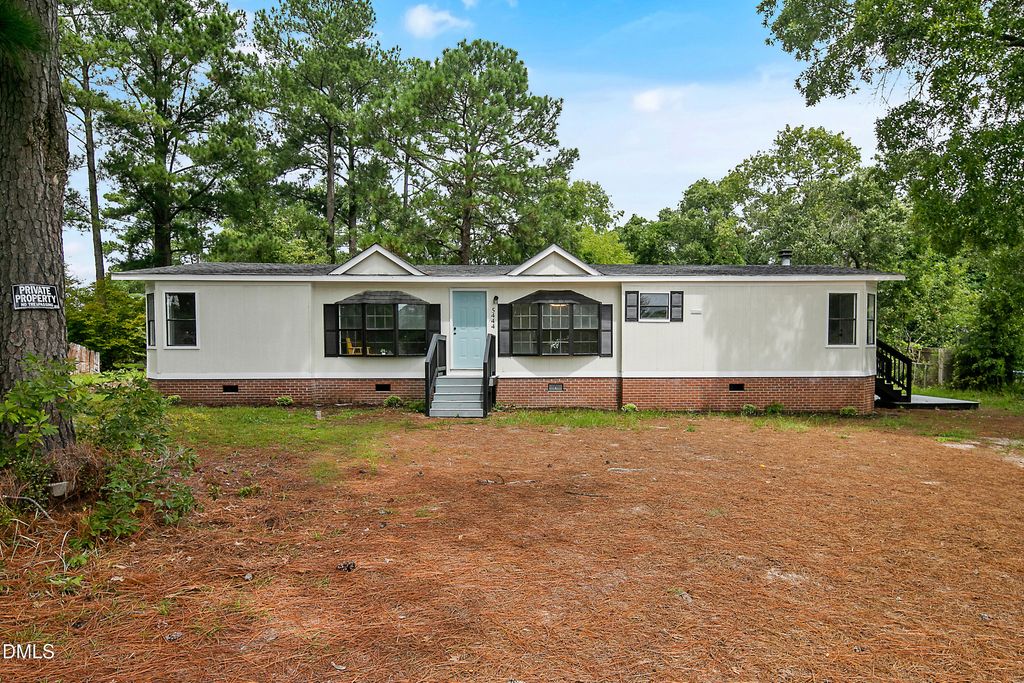 5444 Gilcrest Sands Drive, Hope Mills, NC 28348