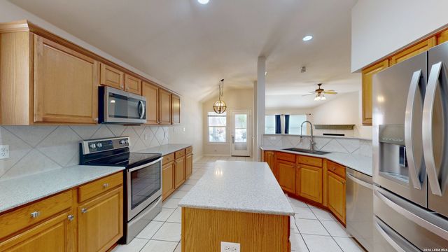 19534 Clay Oak, San Antonio, TX 78258