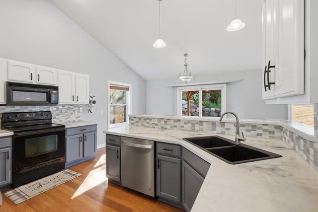 613 Lucky Trail, Mount Horeb, WI 53572