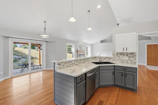 613 Lucky Trail, Mount Horeb, WI 53572