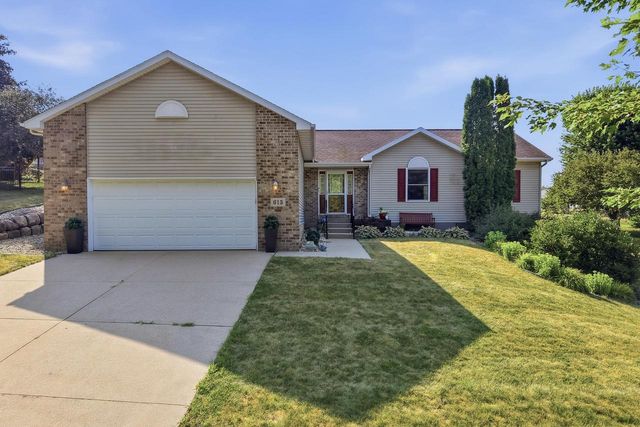 613 Lucky Trail, Mount Horeb, WI 53572