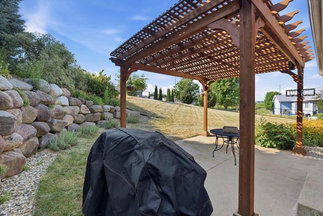 613 Lucky Trail, Mount Horeb, WI 53572
