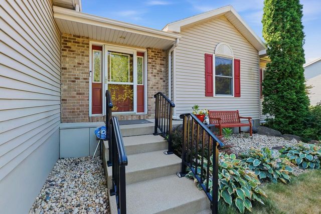 613 Lucky Trail, Mount Horeb, WI 53572