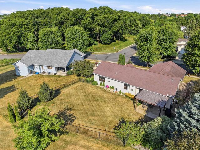 613 Lucky Trail, Mount Horeb, WI 53572