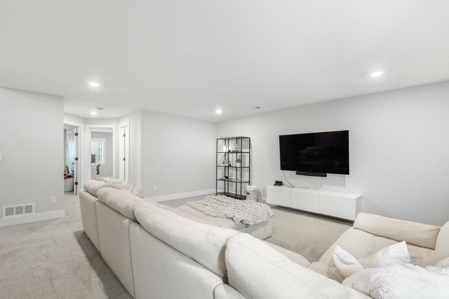 1209 E Prairie Hill Cir, Park City, KS 67219