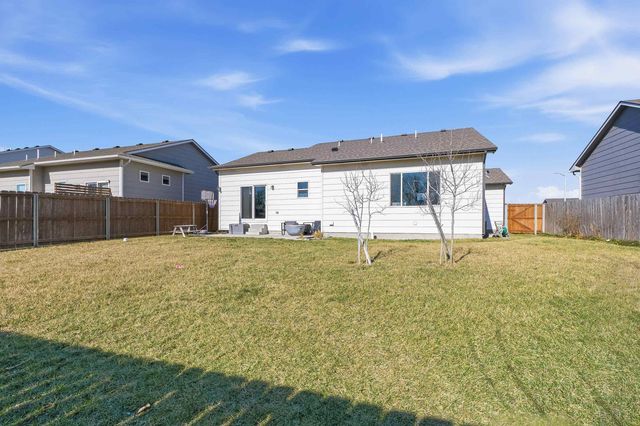 1209 E Prairie Hill Cir, Park City, KS 67219