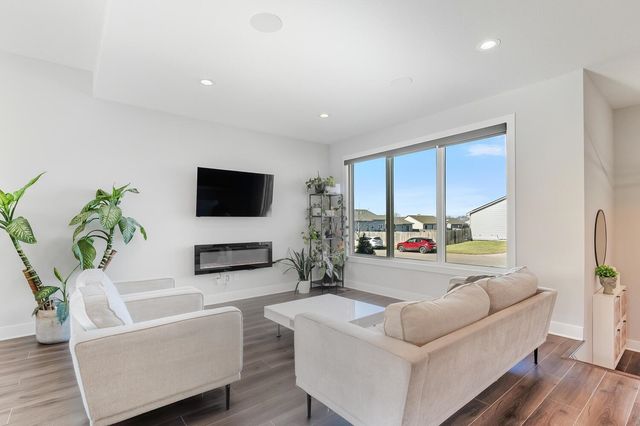 1209 E Prairie Hill Cir, Park City, KS 67219