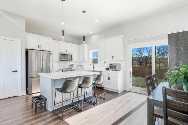 1209 E Prairie Hill Cir, Park City, KS 67219