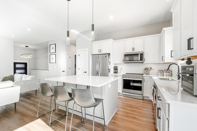 1209 E Prairie Hill Cir, Park City, KS 67219