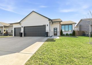 1209 E Prairie Hill Cir, Park City, KS 67219