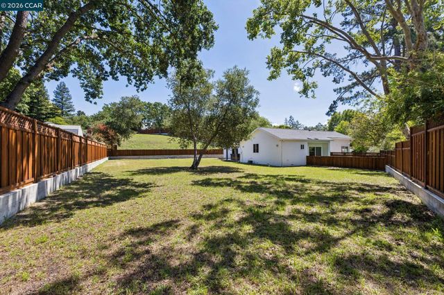 8 Evergreen Ct, Lafayette, CA 94595