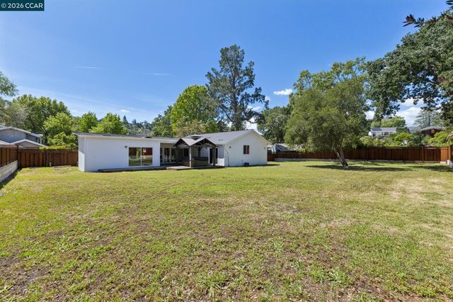 8 Evergreen Ct, Lafayette, CA 94595