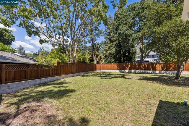 8 Evergreen Ct, Lafayette, CA 94595