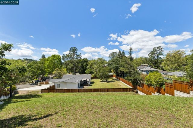 8 Evergreen Ct, Lafayette, CA 94595