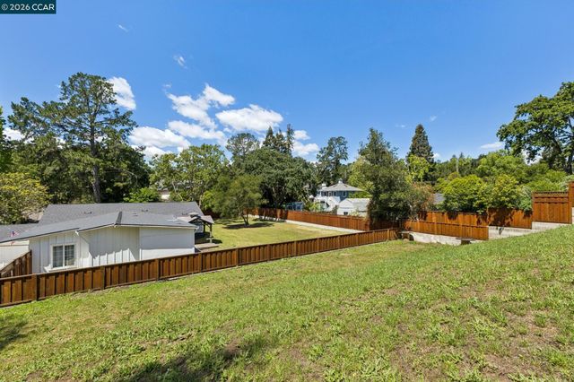 8 Evergreen Ct, Lafayette, CA 94595