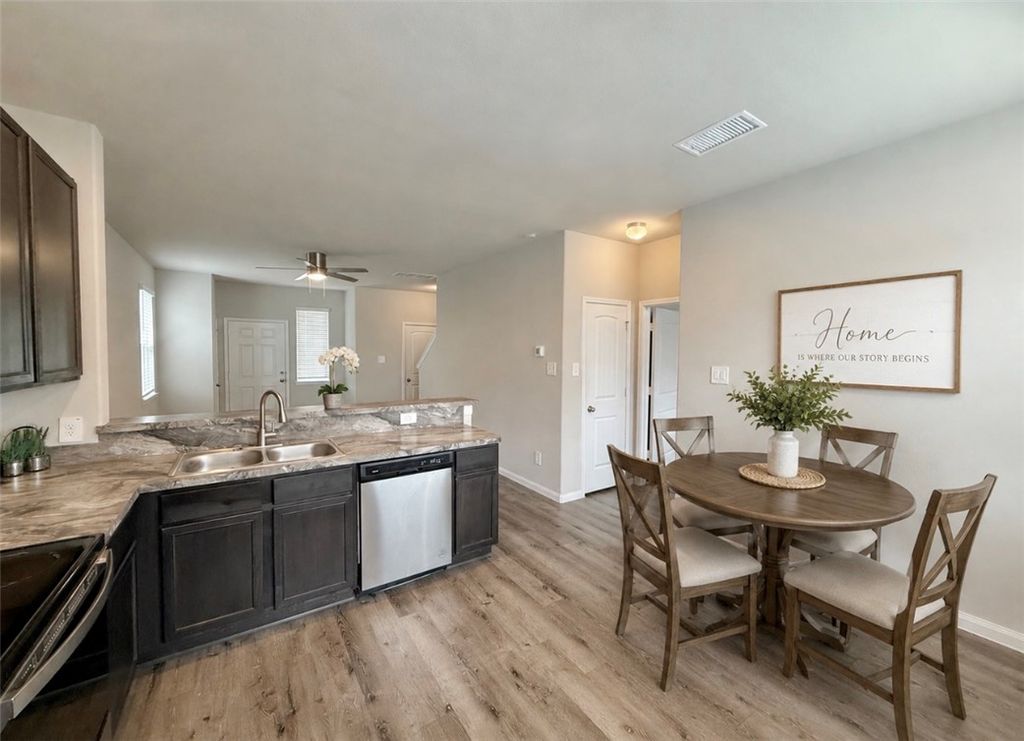 984 Rice, Bryan, TX 77803 — photo 2