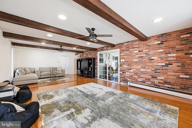 1087 ROBERTS RD, Warminster, PA 18974