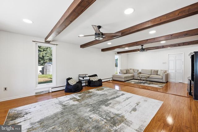 1087 ROBERTS RD, Warminster, PA 18974