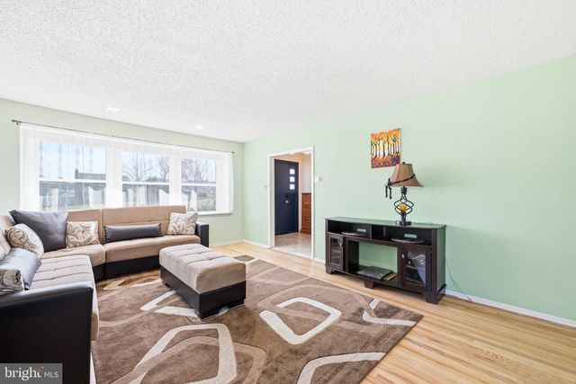 1087 ROBERTS RD, Warminster, PA 18974