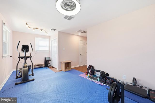 1087 ROBERTS RD, Warminster, PA 18974