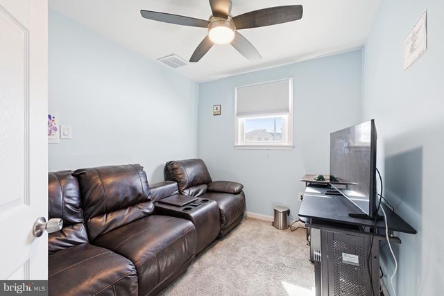 1087 ROBERTS RD, Warminster, PA 18974