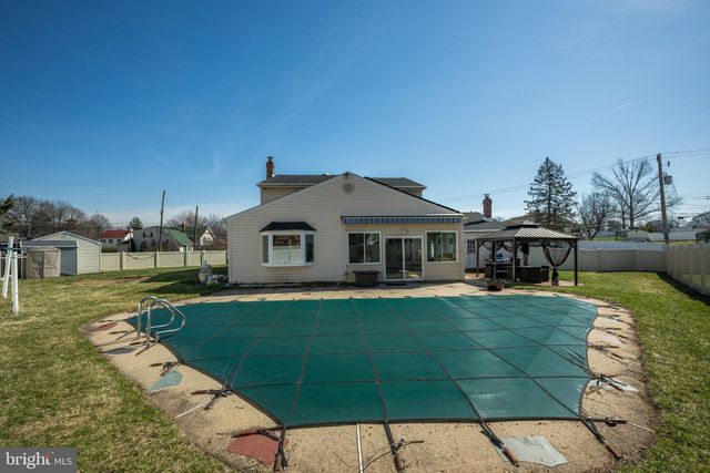 1087 ROBERTS RD, Warminster, PA 18974