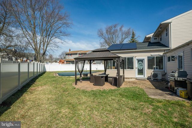 1087 ROBERTS RD, Warminster, PA 18974