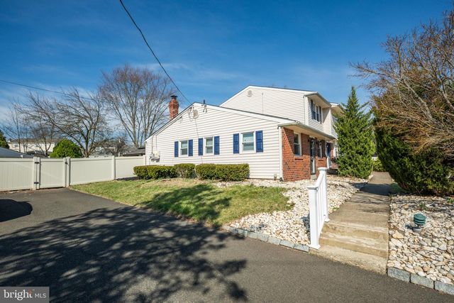 1087 ROBERTS RD, Warminster, PA 18974