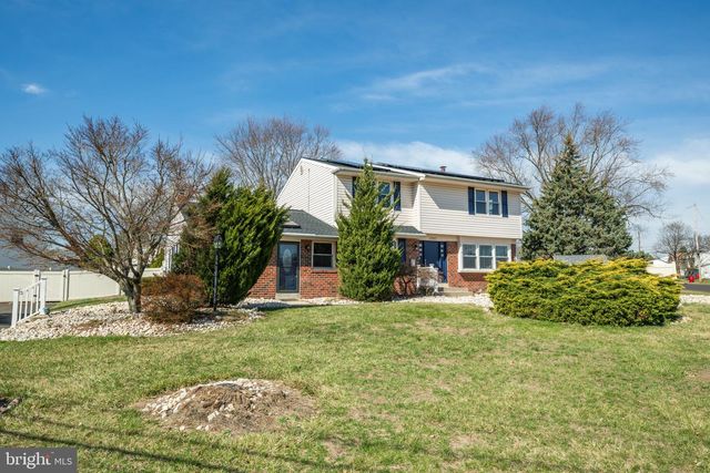 1087 ROBERTS RD, Warminster, PA 18974