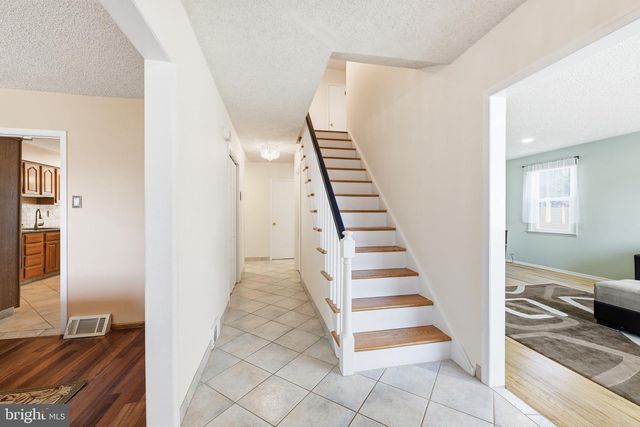 1087 ROBERTS RD, Warminster, PA 18974