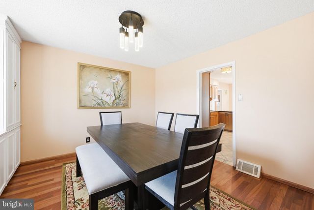 1087 ROBERTS RD, Warminster, PA 18974