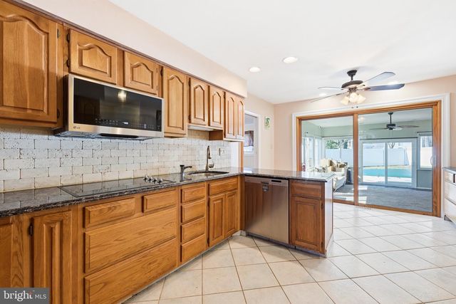 1087 ROBERTS RD, Warminster, PA 18974