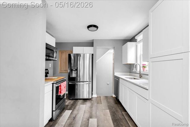 1174 Columbia Road, Berkley, MI 48072
