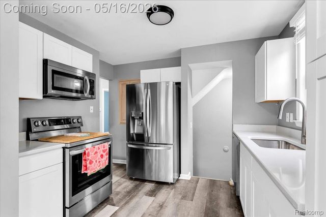 1174 Columbia Road, Berkley, MI 48072