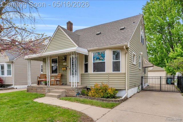 1174 Columbia Road, Berkley, MI 48072