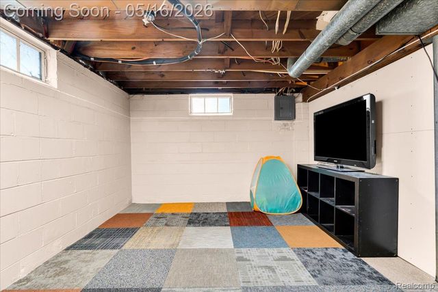 1174 Columbia Road, Berkley, MI 48072