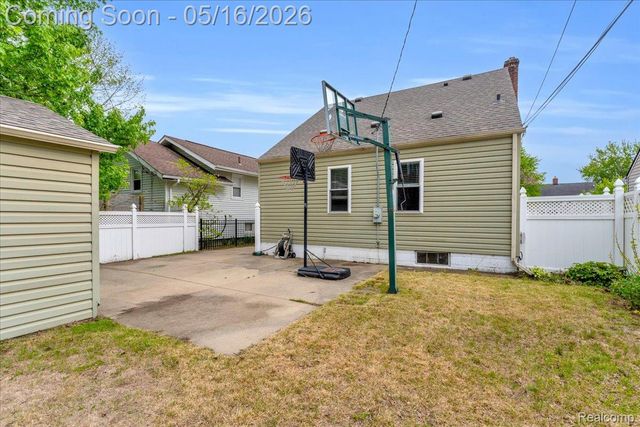 1174 Columbia Road, Berkley, MI 48072