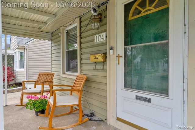 1174 Columbia Road, Berkley, MI 48072