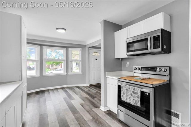 1174 Columbia Road, Berkley, MI 48072