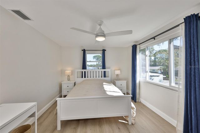 1279 86TH AVENUE N, St Petersburg, FL 33702